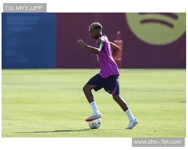 西媒报道亚马尔备战巴黎之战积极训练成为最后离场球员之一 西媒报道亚马尔备战巴黎之战积极训练成为最后离场球员之一