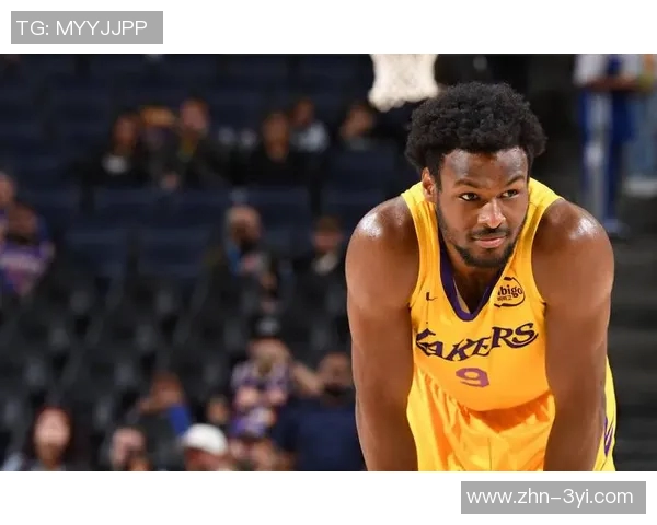 夸梅:布朗尼若想首发需提升接球投篮能力不能只依赖老爸的三分训练 夸梅:布朗尼若想首发需提升接球投篮能力不能只依赖老爸的三分训练