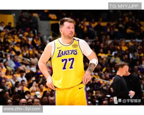 司机与东契奇首秀表现抢眼弗拉格能否超越两位新星的精彩数据 司机与东契奇首秀表现抢眼弗拉格能否超越两位新星的精彩数据